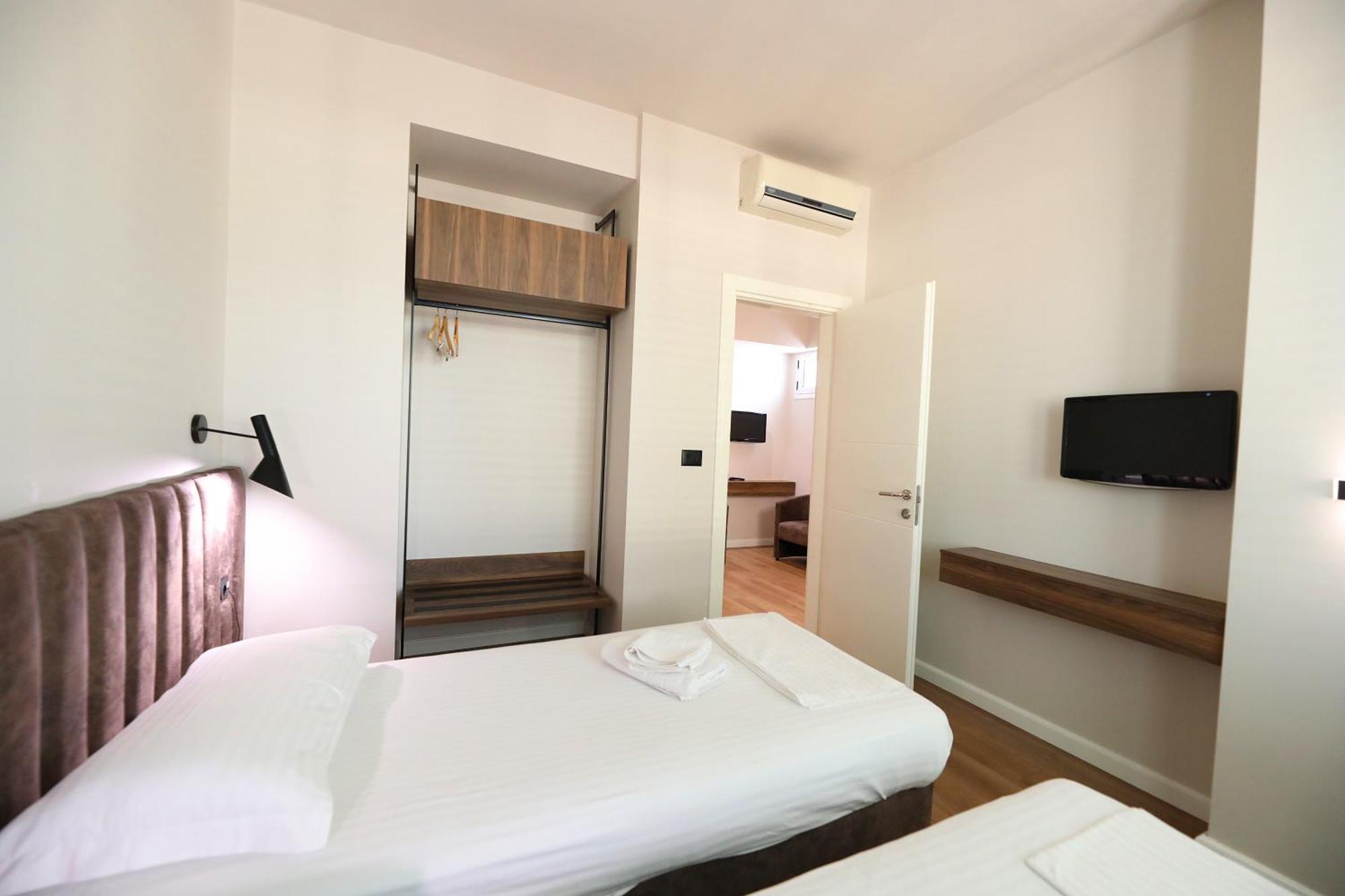 Hotel Libertas Vlorë Extérieur photo