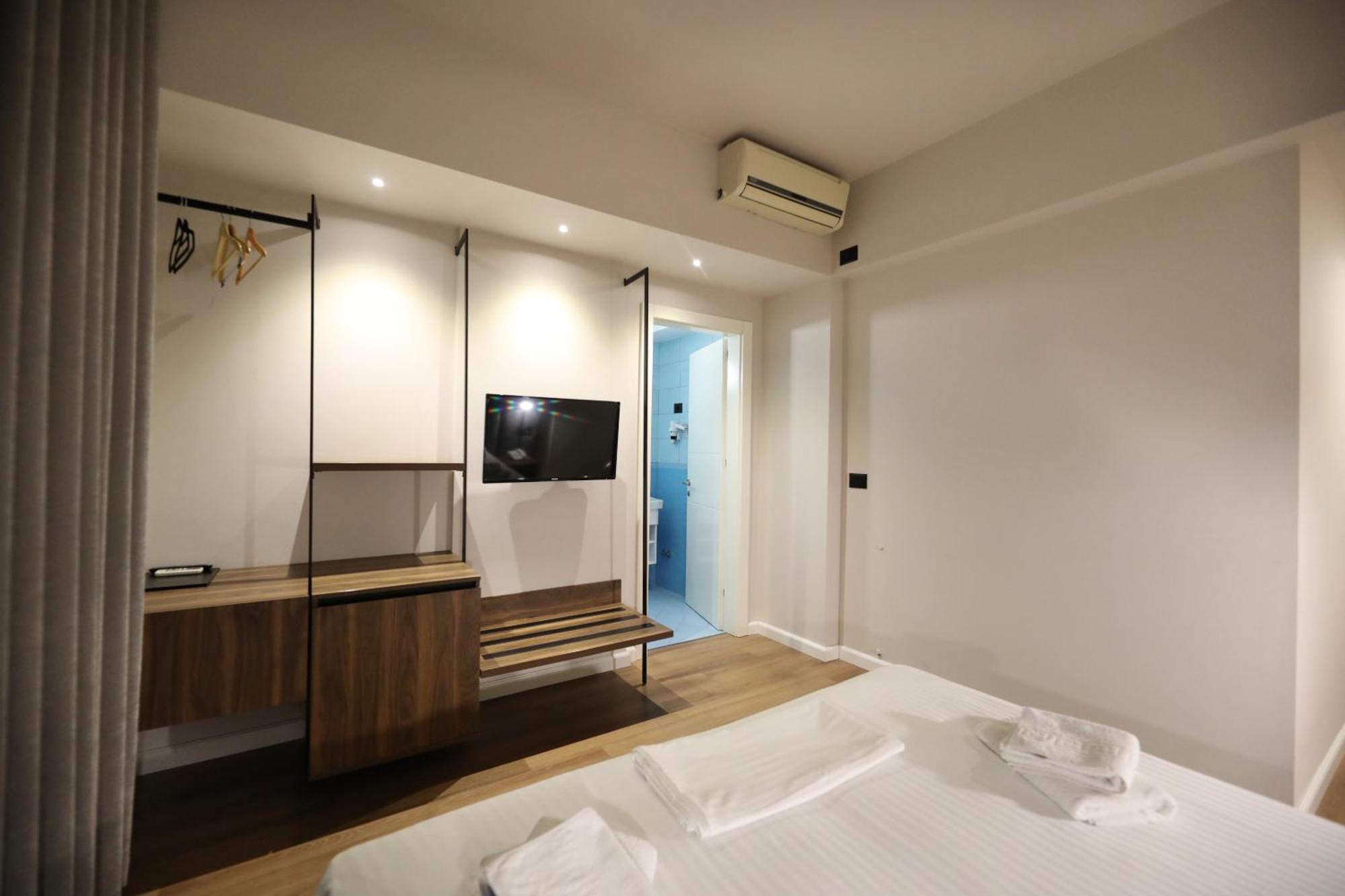 Hotel Libertas Vlorë Extérieur photo