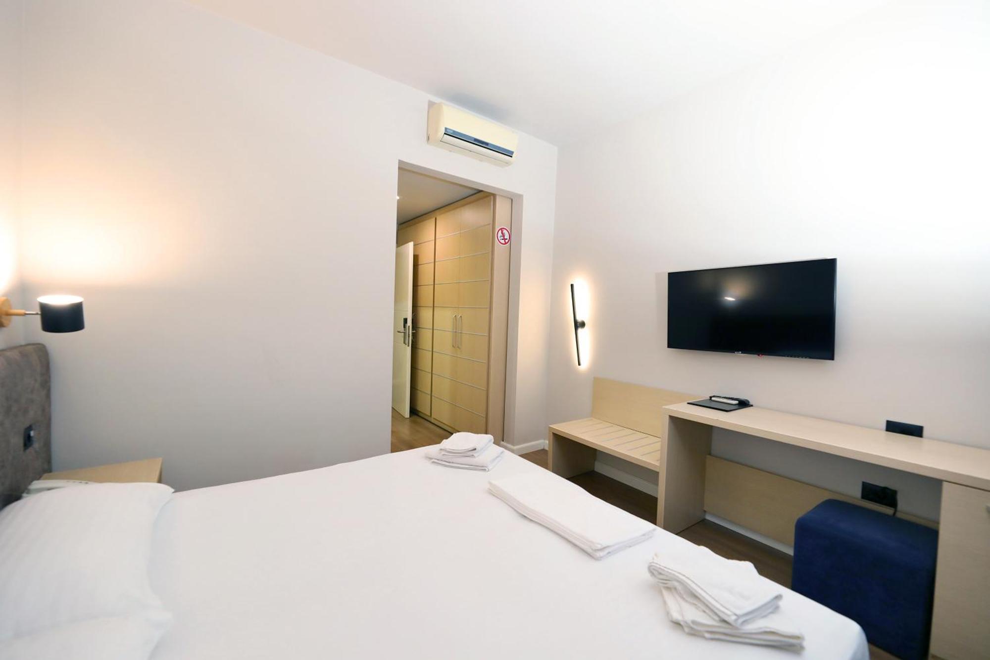 Hotel Libertas Vlorë Extérieur photo