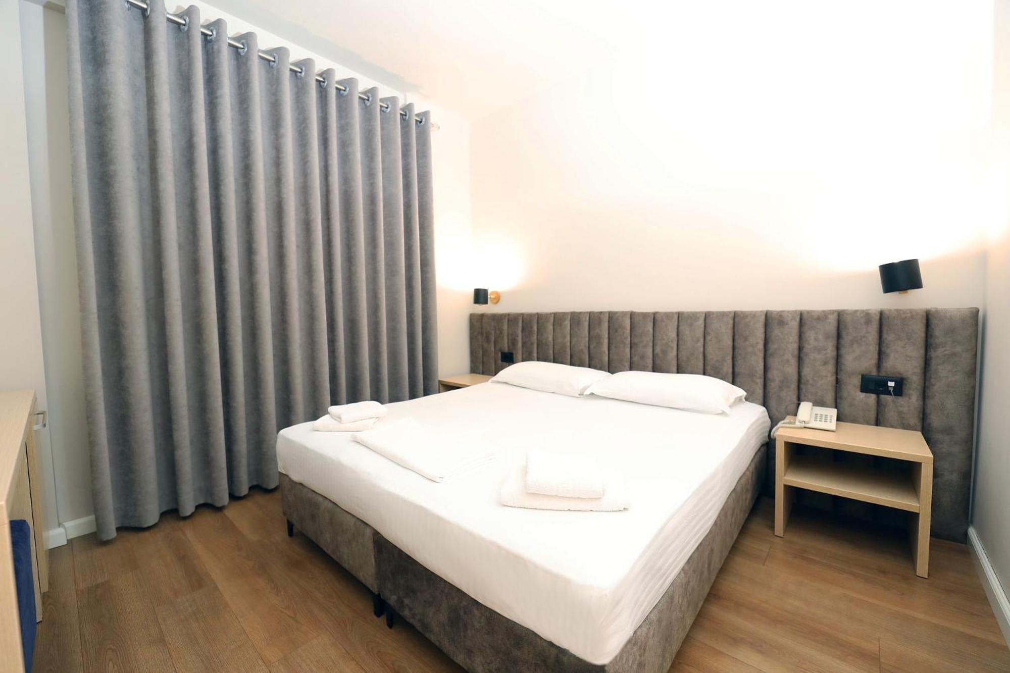 Hotel Libertas Vlorë Extérieur photo