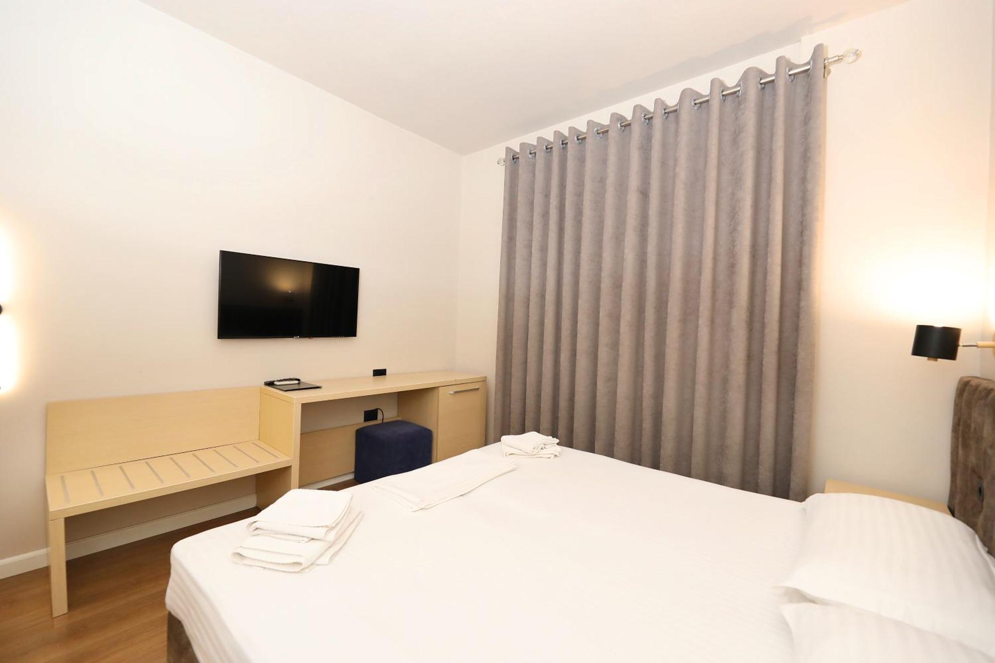 Hotel Libertas Vlorë Extérieur photo